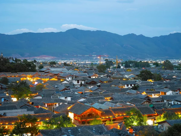 Vue des toits historiques de la vieille ville de Lijiang — Photo