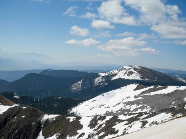 Kar, Shika dağının tepelerini kapladı.