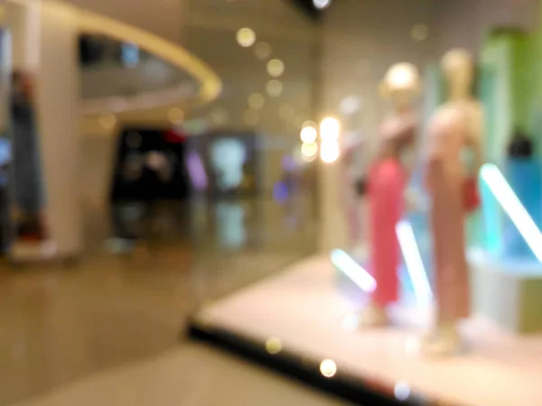 Blurred mannequins in a clothing shop — Stock Photo, Image