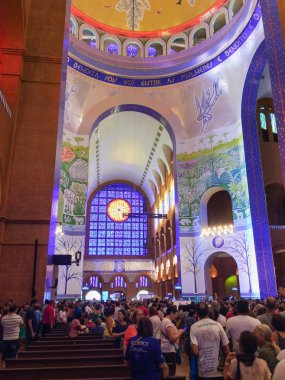 24 Mart 2018 Aparecida, yani Paulo, Brezilya, hacılar Our Lady Aparecida Basilica iç.