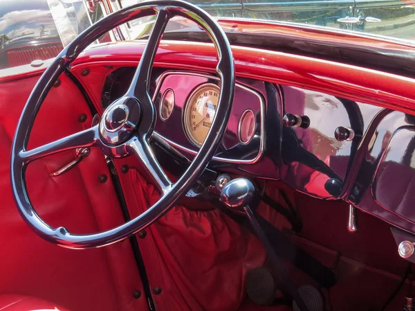 View Red Interior Classic Antique Car Steering Wheel Dashboard Very — Stock Photo, Image