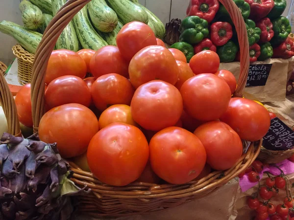 Корзина Помидоров Овощных Ингредиентов Рынке — стоковое фото