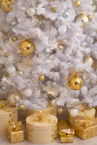 Many Gifts Beautifully Packaged Golden Tones Lie Christmas White Tree — Stock Photo, Image