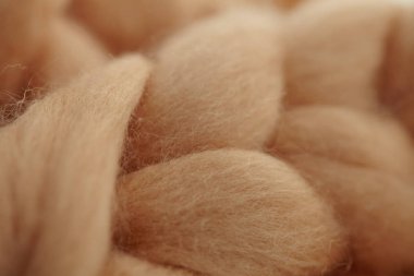 Merinos yün el yapımı örgü büyük battaniye, süper tıknaz iplik, modaya uygun kavram. Örgü Battaniye, merinos yün arka plan Close-up. Tasarımcı battaniye bej dumanlı yünden