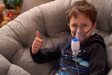 Çocuk solunum yolu Nebulizatör evde yapar. Buharı teneffüs edilmesi bir maske Nebulizatör takıp yüzünde hastanın akciğerleri içine ilaç püskürtülür. Airways Nebulizatör ingalatia ile tedavi