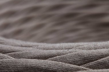 Gri örme iplik yakın çekim skein. Makro fotoğraf arka plan doku deseninin örgü kumaş Tekstil