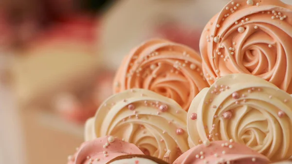 Meringue Pale Pink Shape Rose Flower Meringue Lot Cake Decoration — Stock Photo, Image