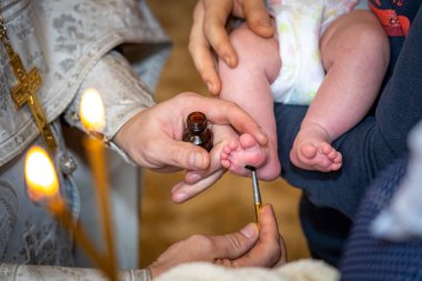 kilisede, mesh işlemi bir çocuğun vaftiz