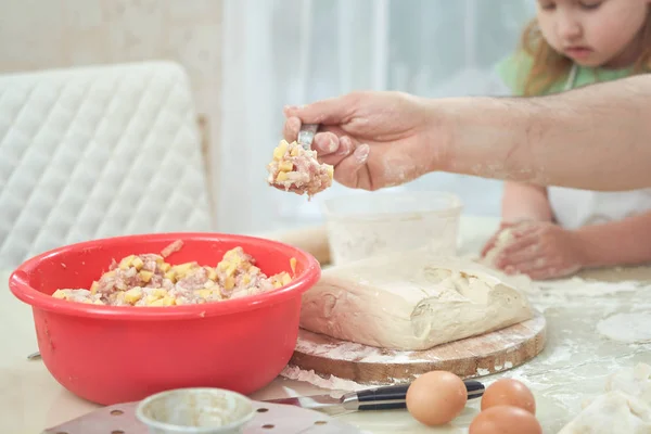 Uzbek national food manta, like dumplings, puts ingredients with — Stock Photo, Image