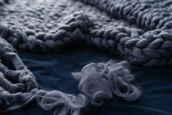 Мериносовая шерсть ручной работы вязаное большое одеяло, супер толстая пряжа, т — стоковое фото