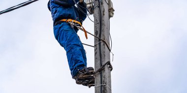 elektrikçi vysotnik güç şebekeleri kurulumu yapar