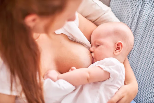 Breast feeding. Mum feeds the child. with free text space. copy — Stock Photo, Image
