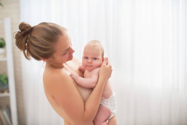 Emzirme. Annem çocuk beslenir. serbest metin alanı ile. kopya 