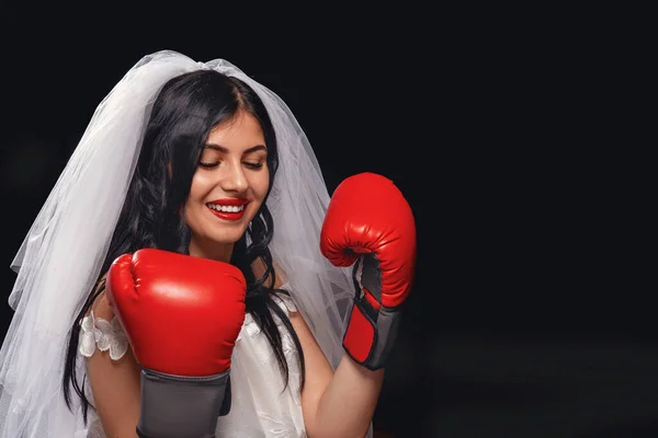 Portrait Jolie Brune Avec Rouge Lèvres Robe Mariée Voile Gants — Photo