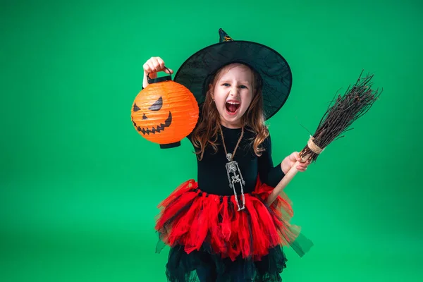 Щасливого Хеллоуїна Портрет Маленької Дівчинки Чорному Капелюсі Костюм Відьми Мітлою — стокове фото