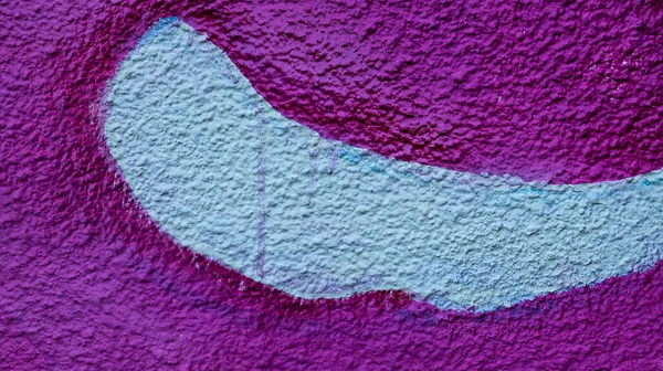 Duvardaki arka plan pembeye boyanmış.