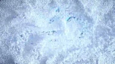 Kar altından görünen neşeli Noel metin