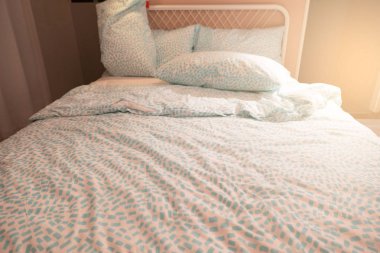 closeup Modern yatak, şık yatak odası iç tasarım .