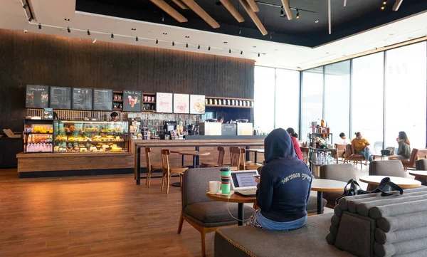 Chachoengsao Thailand Abril 2018 Dentro Loja Starbucks Starbucks Tem 891 — Fotografia de Stock