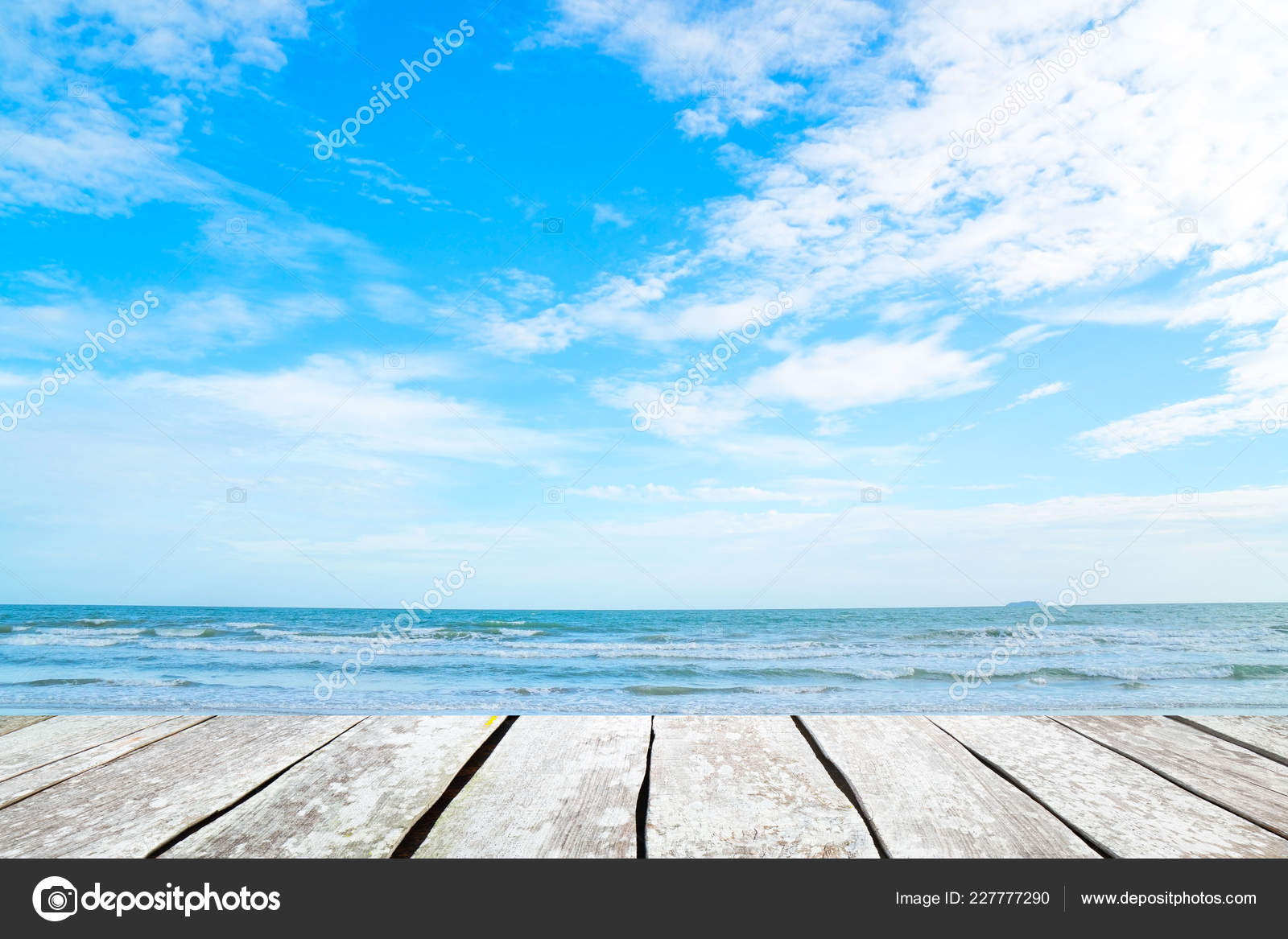 Leere Holz Schreibtisch Und Sommer Blaues Meer Hintergrund