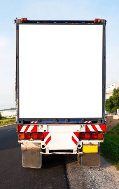 Konteyner kamyon Lojistik Kargo kamyon yol .empty beyaz Pano. Metin ve resim için boş alan.
