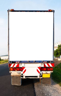 Konteyner kamyon Lojistik Kargo kamyon yol .empty beyaz Pano. Metin ve resim için boş alan.