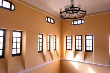 Vintage sarı oda iç , güzel sarı bina .