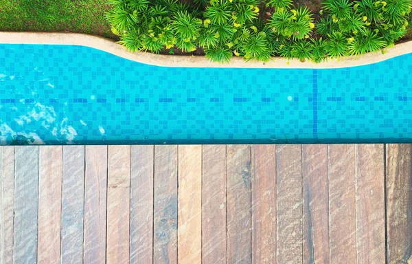 Vista Superior Hermosa Agua Azul Piscina Para Fondo Suelo Madera — Foto de Stock