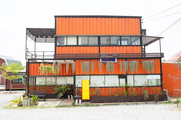 Moderne Metalen Gebouw Gemaakt Van Verzending Huis Containers Blauwe Hemelachtergrond — Stockfoto