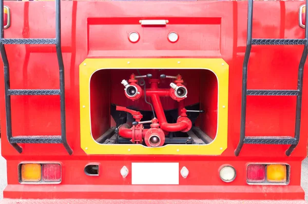 特写红色消防车和消防软管 消防和救援 — 图库照片