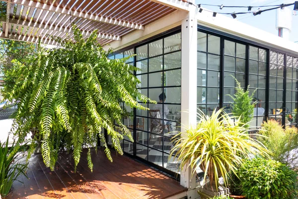 Moderne Metalen Witte Gebouw Gemaakt Van Verzending Huis Containers Stockfoto