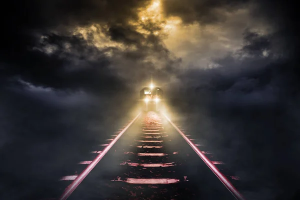 Старі Поїзди Проходять Вночі Фоні Хмарного Шторму Неба — стокове фото