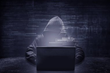Internet suç kavramı. Hacker bir kod karanlık dijital arka plan dijital arabirimi ile üzerinde çalışma.