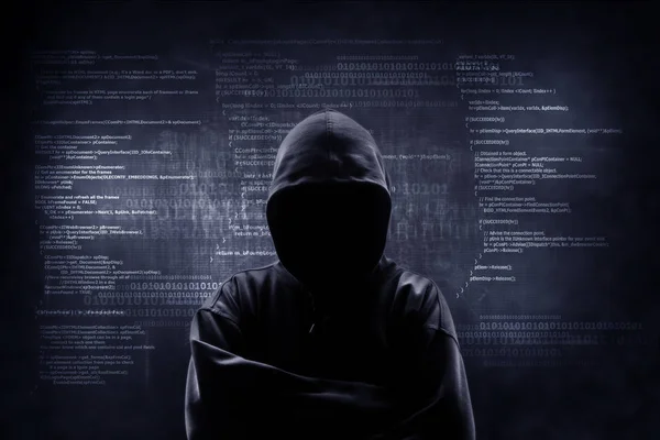 Konsep Kejahatan Internet Hacker Bekerja Pada Kode Pada Latar Belakang — Stok Foto