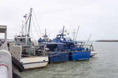 Tayland bir iskelede balıkçı teknesi Park.