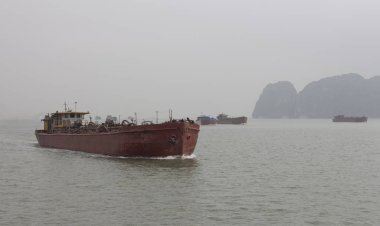 Tanker halong içinde vietna defne deniz