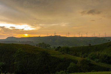Khao Kho batımında yel değirmenleri