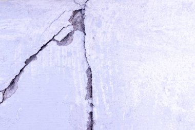 Mavi tonu kırık çimento duvarda. Arka plan ve tasarım için doku.