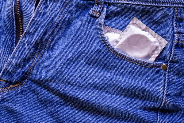 Preservativos Pacote Jeans — Fotografia de Stock