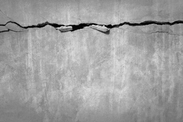 Endüstriyel binada çatlağı olan Grunge beton duvar. Tasarım ve doku arka planınız için harika.