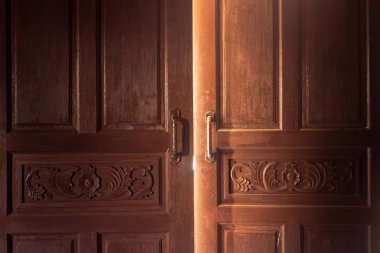 açık kapı ışık kavramı