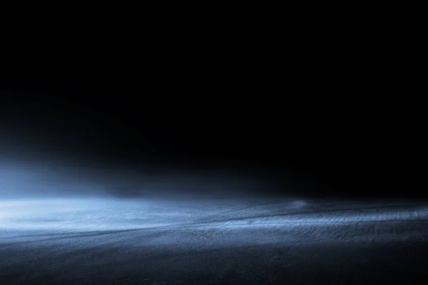 Δημιουργική θολή εξωτερική ασφάλτου φόντο με ομίχλη φως ψηλά — Φωτογραφία Αρχείου