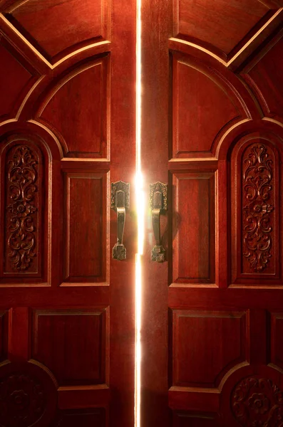 Açık kapı ışık konsepti başarı — Stok fotoğraf