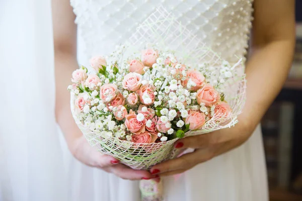 Bellissimo Bouquet Sposa Fiori Nelle Mani Delle Spose — Foto Stock