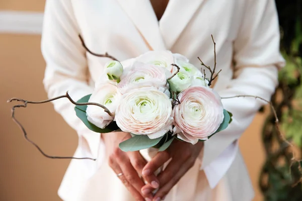 Belo Buquê Casamento Flores Mãos Noivas — Fotografia de Stock