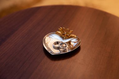 Altın alyans yüzük için stand