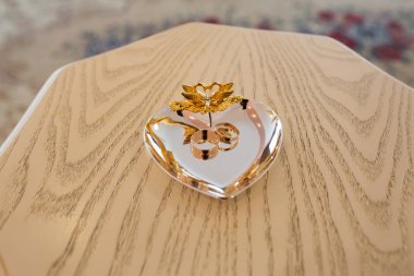 Altın alyans yüzük için stand