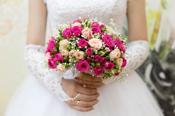 Ramo Flores Boda Las Manos Novia — Foto de Stock