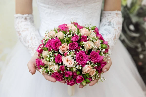 Bröllop Bukett Blommor Händerna Bruden — Stockfoto