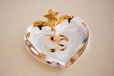 Altın alyans yüzük için stand